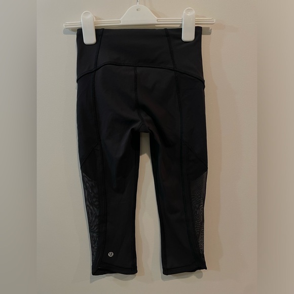 Lululemon Capri Black Leggings - Picture 2 of 3